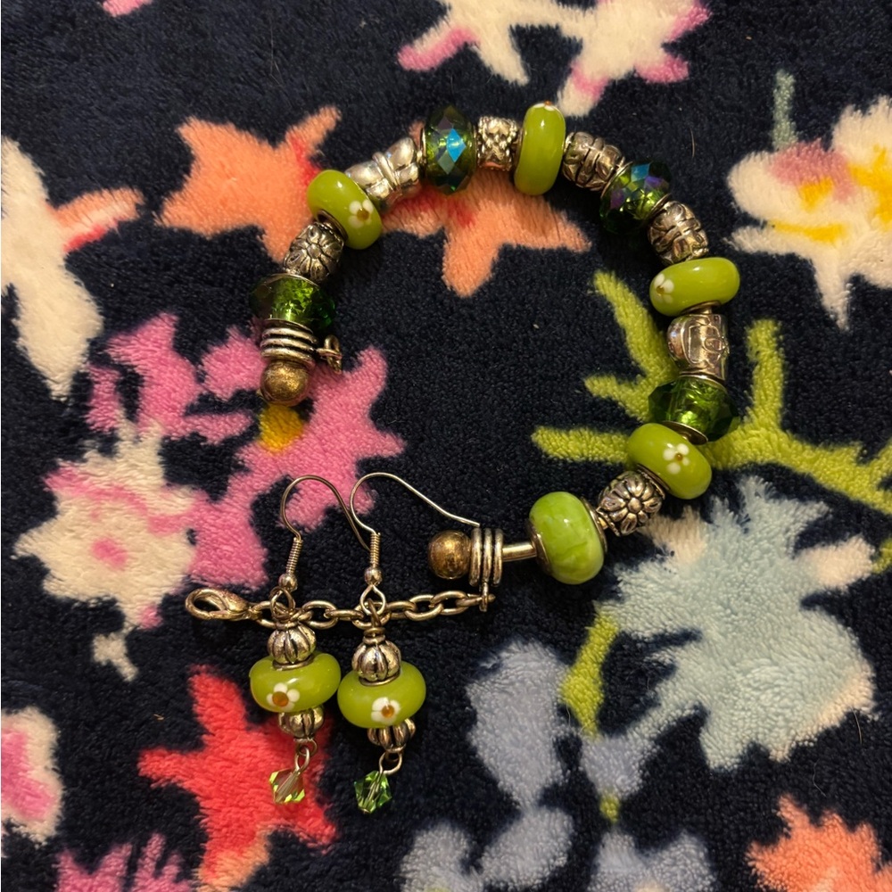 Chic Green and Silver Beaded Bracelet with Earrings